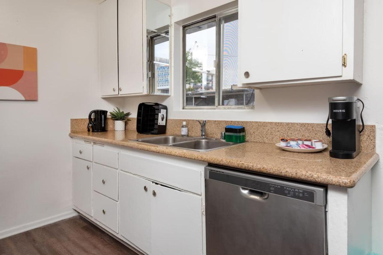 Spacious 3br & 2ba With Wifi, Tv & Kitchen 5 Mins To Lacma & Academy Museum Of Motion Pictures Apartment *